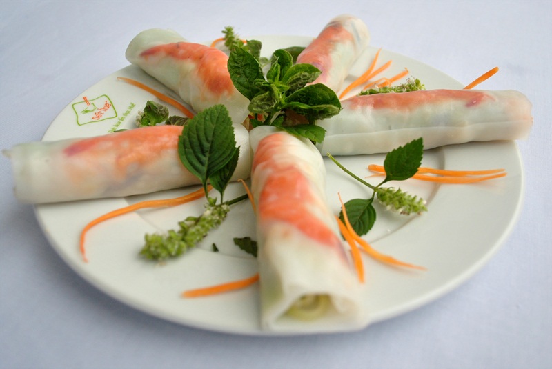Vietnamese spring rolls and dipping sauce - how to prepare quickly ...
